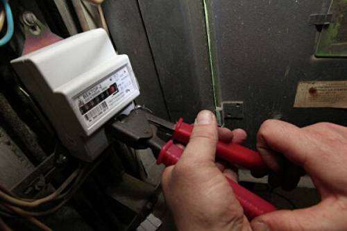 Жители России больше не будут платить за установку электросчетчиков