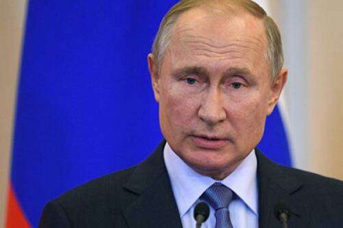 Путин поручил поддержать лишившихся банковских вкладов россиян