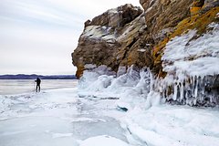 На льду Байкала потерялись 14 человек