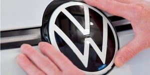 Лідером реєстрацій серед ввезеного секонд-хенду вчергове став Volkswagen Golf (Фото:REUTERS/Matthias Rietschel)