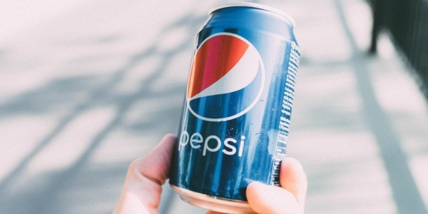 Вже завезені напої Pepsi прибрали з прилавків (Фото:pexels/Martin Péchy)