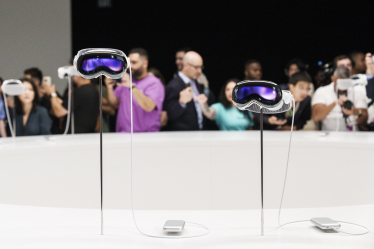 Apple Vision Pro AR – шолом доповненої та віртуальної реальності, який невдовзі має надійти у масовий продаж. /Getty Images