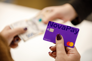 картка NovaPay /прес-служба Нової Пошти