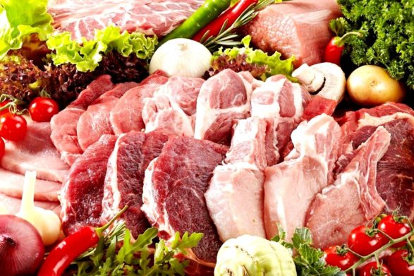 В Україні дешевшає свинина та курятина