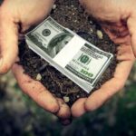 Хто скупив майже всю українську землю?