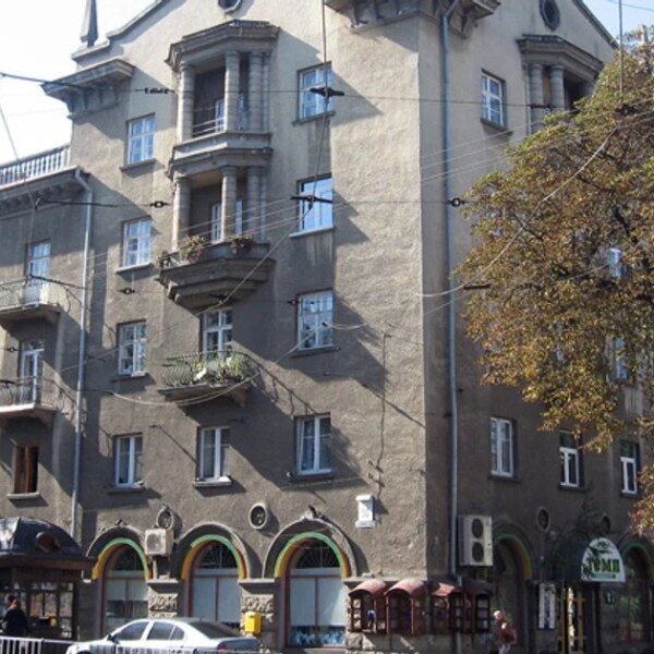 Високі стелі у сталінках: для кого їх робили…