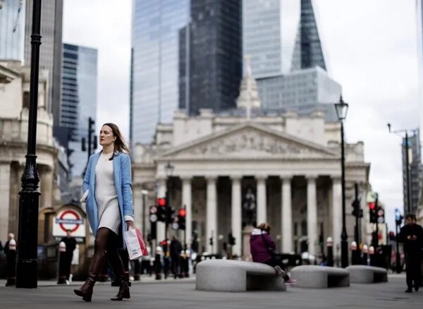 Британський індекс FTSE 100 перетнув позначку 9000 пунктів.…