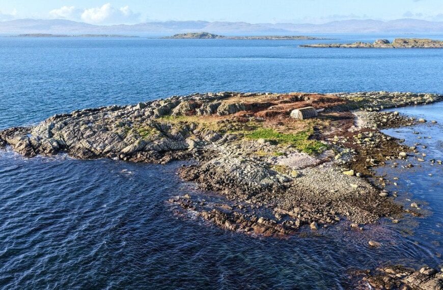 Шотландський острів із застереженням продається за смішною ціною (фото).