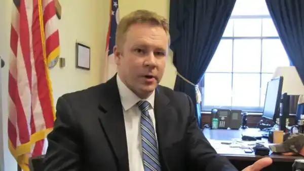 Конгресмен-республіканець припустив причину стагнації крипторинка США