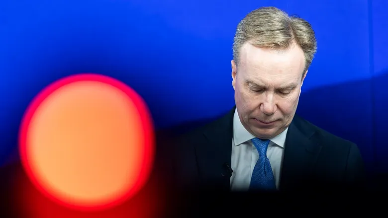 Президент Давоського форуму подав у відставку через зв’язки з Епштейном