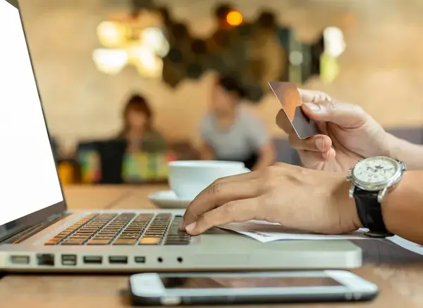 НБУ назвав середній чек у разі оплати карткою:…