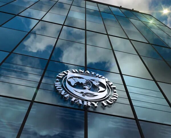 МВФ схвалив нову кредитну програму для України: $8,1…