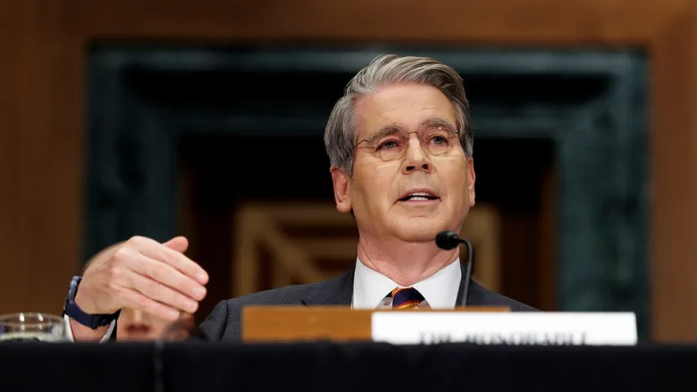 "Побачимо, як підуть мирні переговори". Бессент не виключив нових санкцій проти Росії