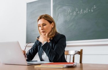 Оклади, надбавки та винагороди: нові правила оплати праці в позашкіллі