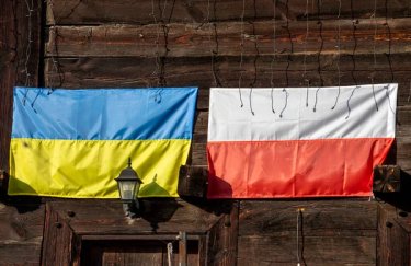 Українці у Польщі заробляють майже 1000 євро зарплати: скільки платять полякам