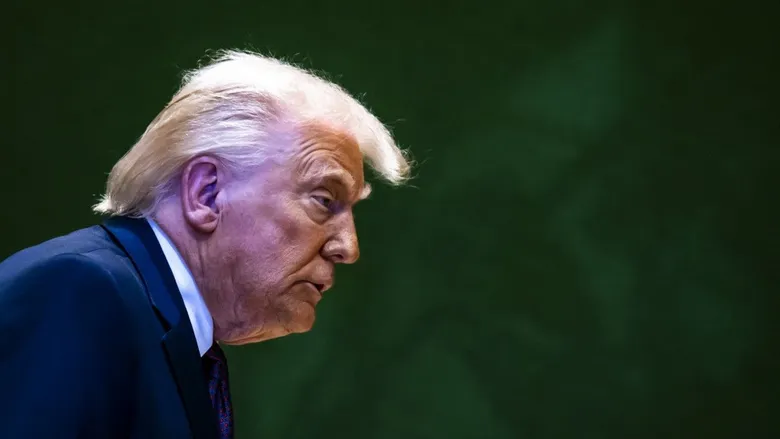 Трамп після поразки у Верховному суді ввів нові мита 10%…