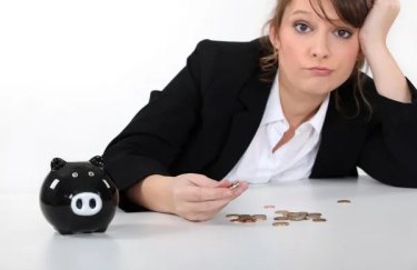 Середня зарплата в Україні в січні зменшилася: в яких сферах та де&hellip;