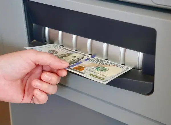 НБУ почав видавати банкам готівкову валюту після угорського&hellip;