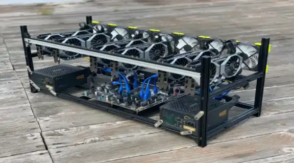 У сибірському лісі біля залізниці виявили заховану майнінгову&hellip;