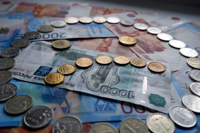 Економіка на межі обвалу? Російська промисловість прискорила падіння, а борги б’ють рекорди