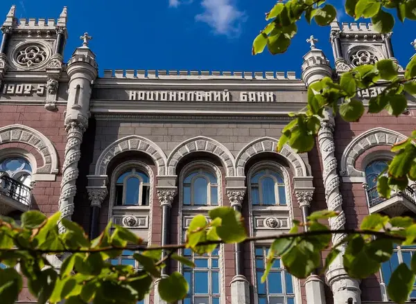 НБУ оштрафував банк Креді Агріколь та п’ять небанківських…