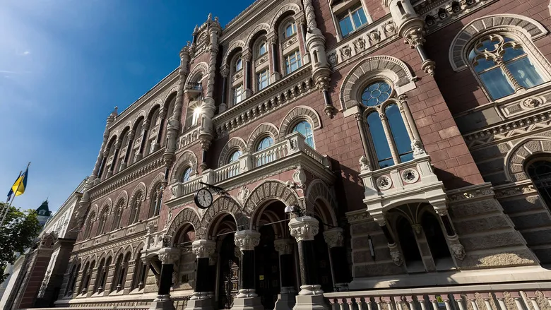 НБУ знову вимагає не створювати зайвих проблем для PEPів