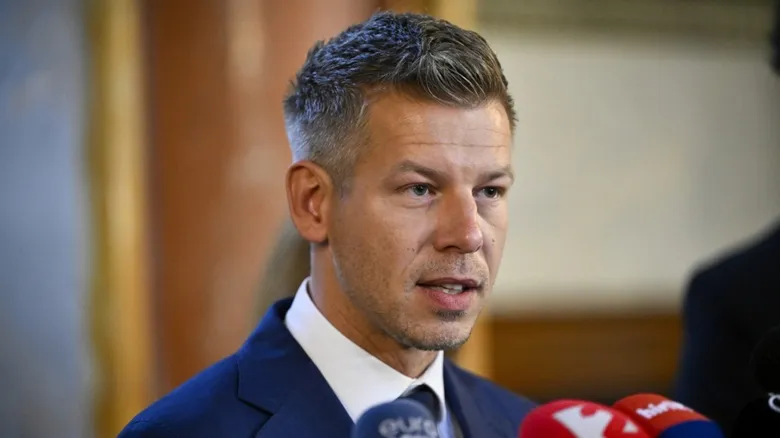 Зеленський заявив, що хотів би повернення грошей Ощадбанку, які “вкрав Орбан”. Мадяр відповів