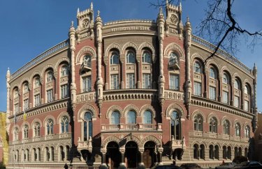 Нацбанк послабив вимоги фінмоніторингу для політиків і чиновників