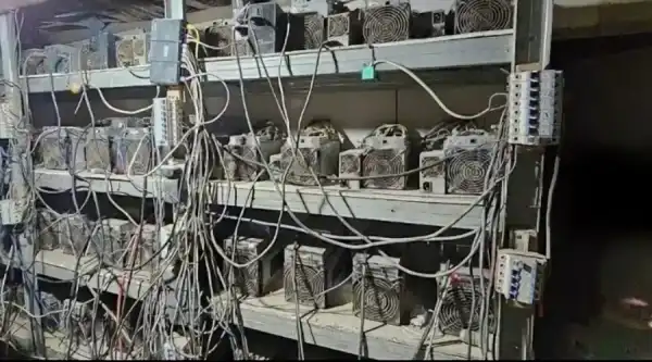 Двоє російських майнерів облаштували нелегальну криптоферму у гаражі