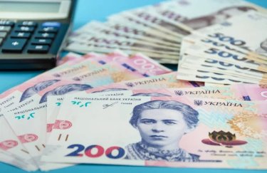 У Києві діють масштабні програми допомоги ВПО / Depositphotos гривні