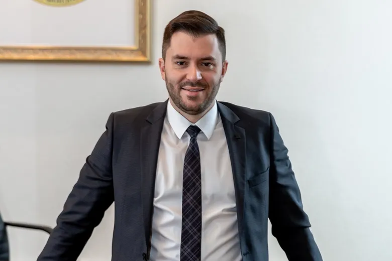 В Україні розглядають вільний обіг частини акцій ПриватБанку і Нафтогазу&hellip;