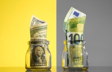 Нацбанк встановив офіційний курс на 23 червня / Freepik долар, євро
