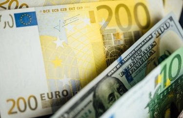 Нацбанк встановив офіційний курс долара на 19 червня / Freepik долар, євро