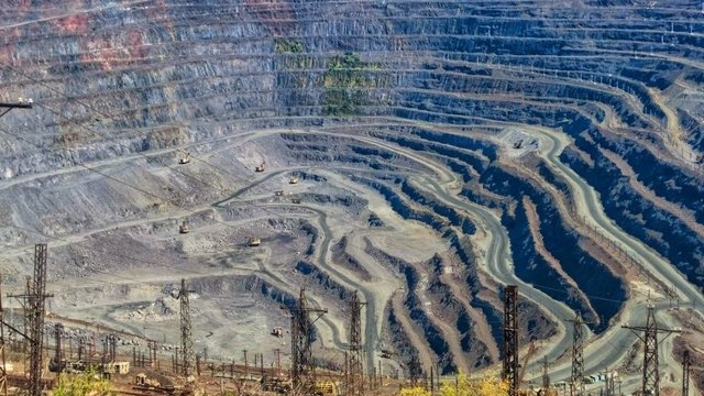 Південний ГЗК частково призупиняє роботу через атаки агресора на цивільні торговельні судна