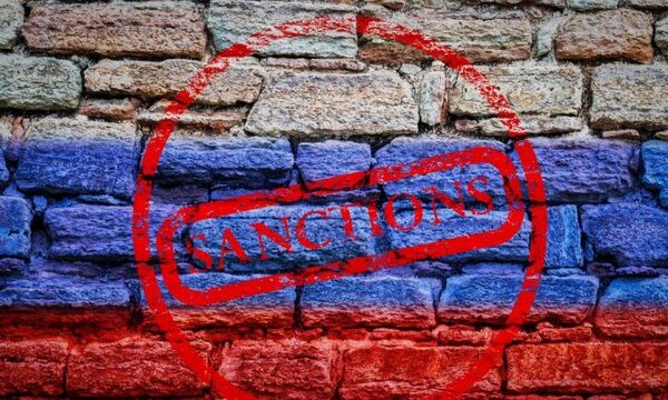 ЄС запровадив санкції щодо 33 росбанків із забороною на SWIFT