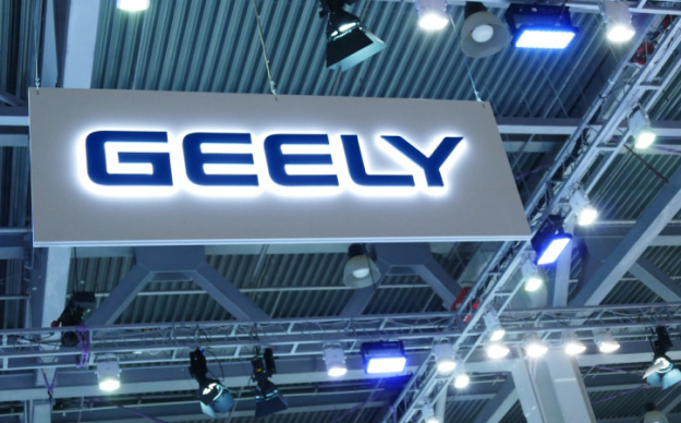Ford Motor і китайська компанія Geely досягли угоди, за якою американський автовиробник продасть частину свого заводу Almussafes поблизу Валенсії, повідомляє газета ABC у середу.► Читайтесторінку «Мінфіна» у Фейсбуці: головні фінансові новиниЩо це дасть GeelyУгода дозволить Geely налагодити виробництво електромобілів в Іспанії, пише ABC з посиланням на обізнані джерела.