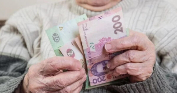 Де українці отримують пенсії: 83% користуються банками, 17% — Укрпоштою — Мінфін