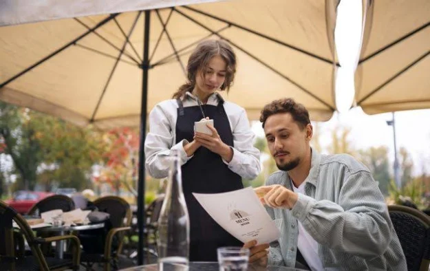 Велику кількість посад, що підходять студентам та кандидатам молодше 18 років фіксували у сфері роздрібної торгівлі, продажів та закупок.