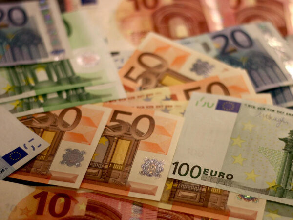 Євро подешевшало на 9 копійок: НБУ встановив курси валют на 27 липня — Мінфін