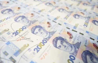 Скандал з новою банкнотою 2000 грн: НБУ використав піратський шрифт росіянки