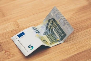 Реальна заробітна плата в ЄС все ще нижча за рівень 2021 року