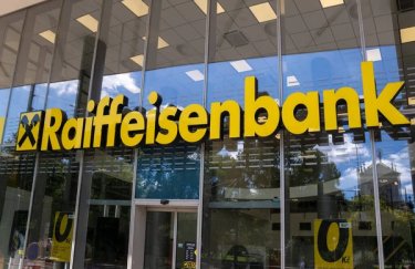 ЄС планує запровадити санкції проти Райффайзенбанку за роботу…