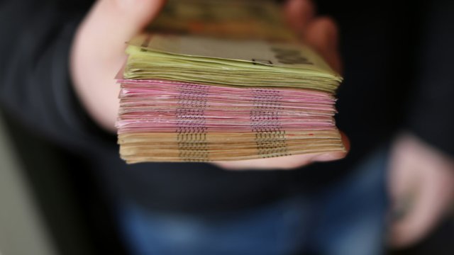Середня зарплата в Україні в червні виросла на 5,9% і становила 32,783 тис. грн – Держстат