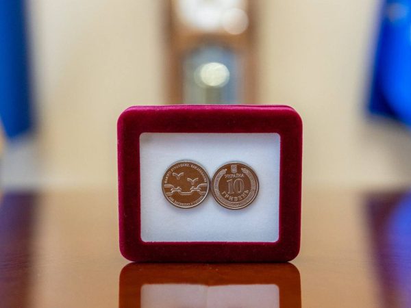 НБУ ввів у обіг пам’ятну монету, присвячену загиблим і закатованим у російському полоні (фото) — Мінфін