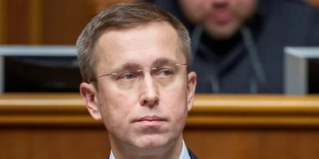 Щойно призначений прем'єр-міністр України Сергій Корецький готівкою зберігає 60% своїх заощаджень, решта — в банках.