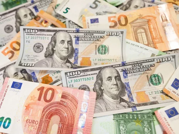 Долар та євро подорожчали на міжбанку — Мінфін