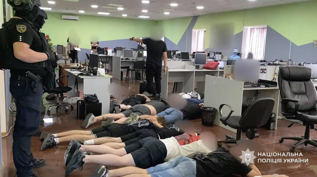 СБУ та Нацполіція провели масштабну спецоперацію проти шахрайських кол-центрів.