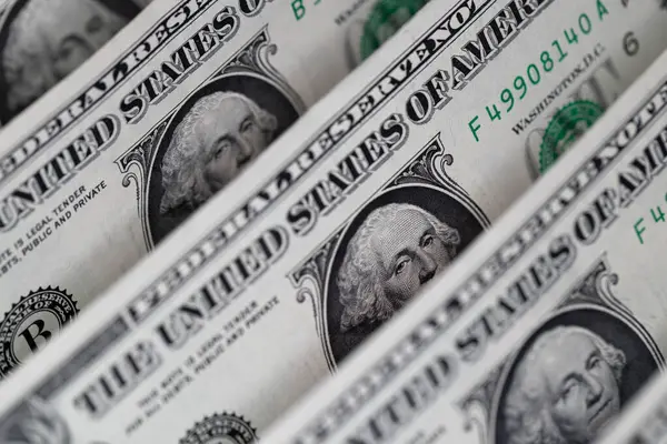Долар і євро подешевшали: курс НБУ на 27 серпня — Мінфін