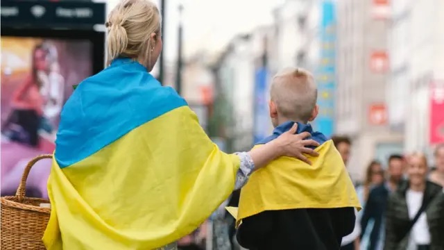 Єврокомісія розробляє European Affordable Housing Act — закон про доступне житло, який дозволить країнам ЄС обмежувати короткострокову оренду через платформи на кшталт Airbnb та Booking.com.