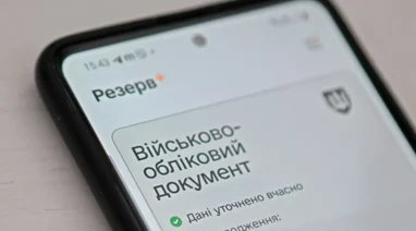 Юристи пояснили, як українців братимуть на військовий облік за кордоном